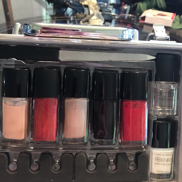 The Color Workshop Manicure Set - Picture 4 of 6